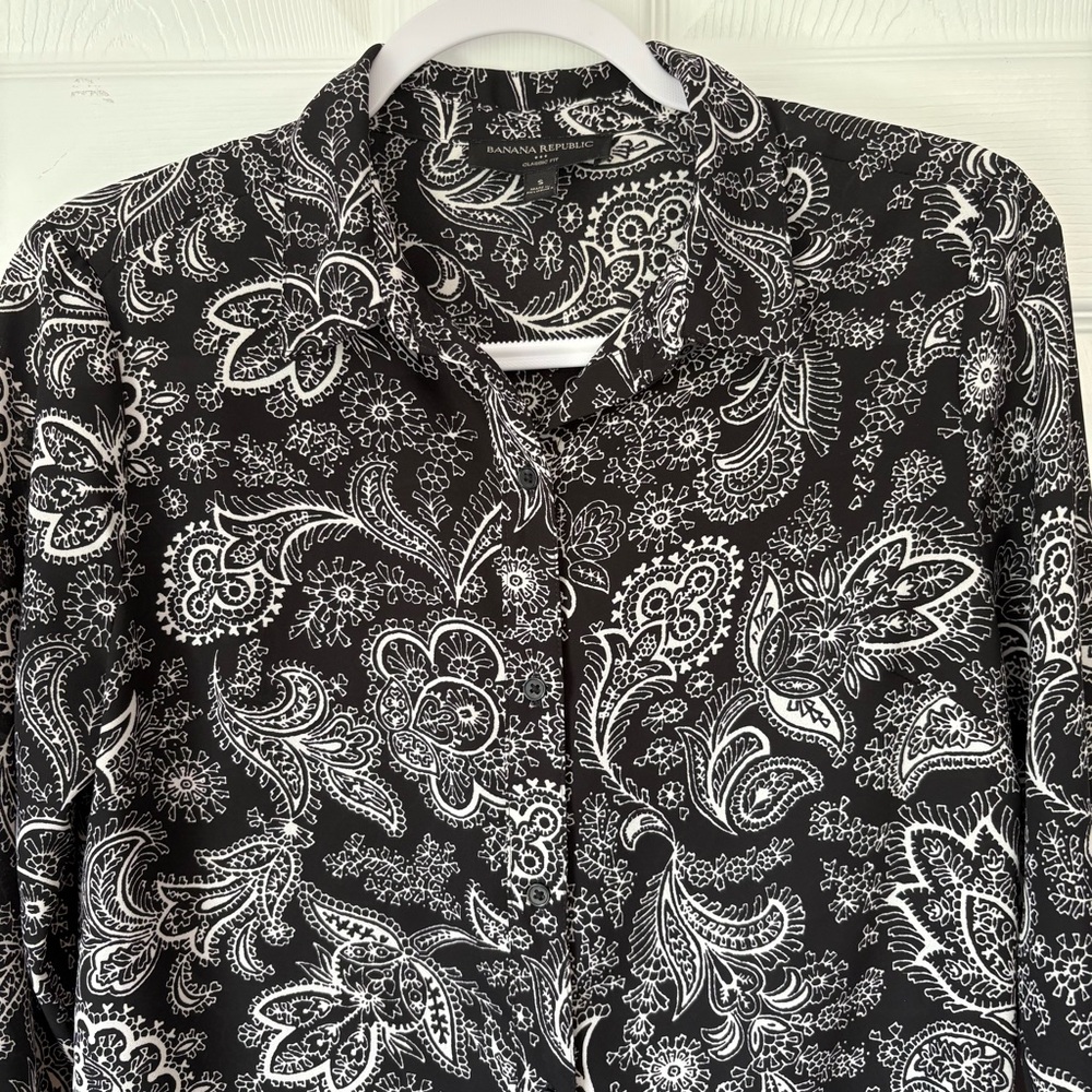 Banana Republic Black and White Paisley Blouse Women’s Size Small Button Up Top